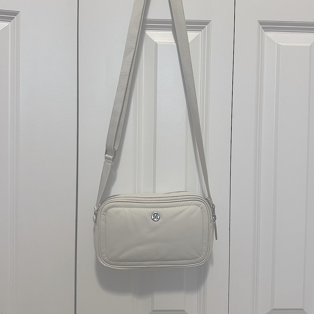 🤍NEW Lululemon Crossbody Bag